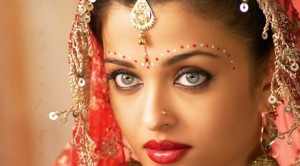 bollywood-aishwarya-rai-red-sari-without-clothes-2062753630-720x400
